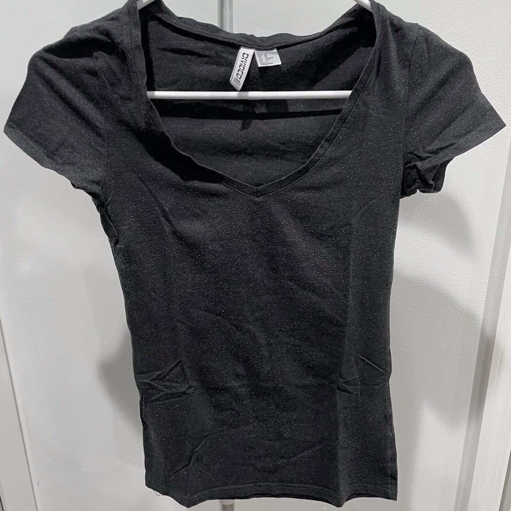 H&M Dart Gray V Neck T-shirt